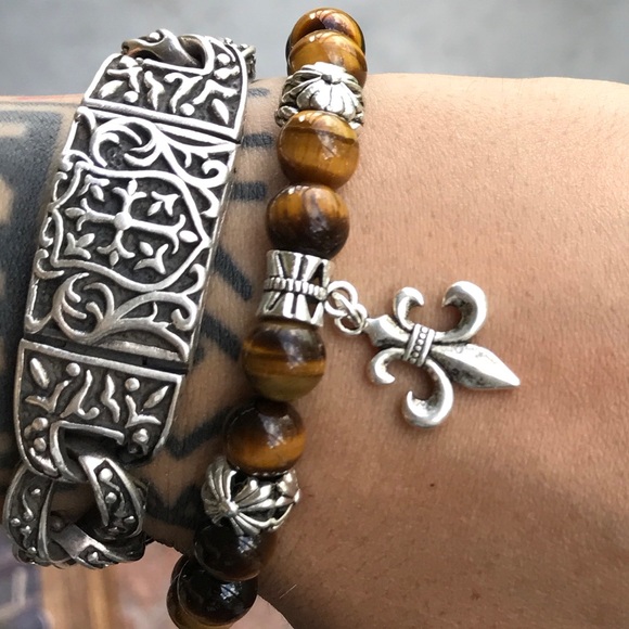 Tiger eye silver dangly fleur de lis bead bracelet - Picture 5 of 8